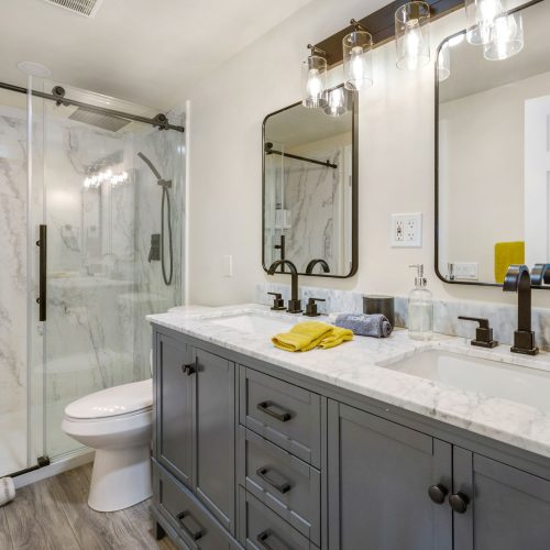 Freddy & Rosie's Shared Bathroom